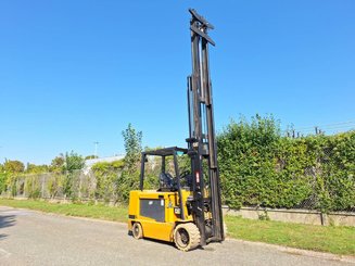 Carretilla contrapesada de 4 ruedas Caterpillar EC55N - 6