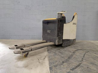 Transpaleta con plataforma Crown WT3040