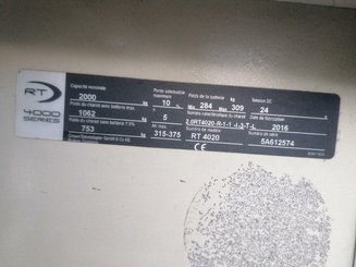 Transpaleta con plataforma Crown RT4000