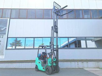 Carretilla contrapesada de 4 ruedas Mitsubishi FG15N