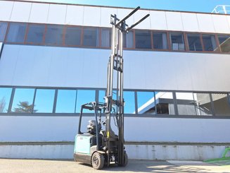 Carretilla contrapesada de 3 ruedas Mitsubishi FB16N2T