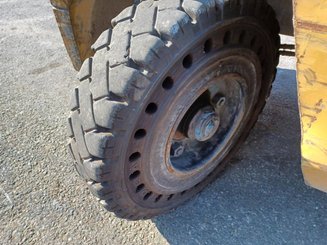 Carretilla contrapesada de 4 ruedas Caterpillar DP50K2