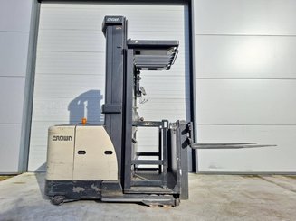 Preparadoras de pedidos con cabina de mando elevable Crown SP3522-1.0