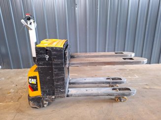 Transpaleta con conductor acompañante Caterpillar NPP20N2E