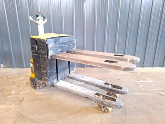 Transpaleta con conductor acompañante Caterpillar NPP20N2E