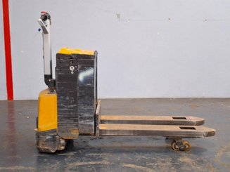 Transpaleta con conductor acompañante Caterpillar NPP20N2E