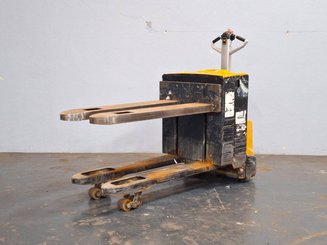 Transpaleta con conductor acompañante Caterpillar NPP20N2E
