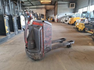 Transpaleta con conductor acompañante Fenwick T18