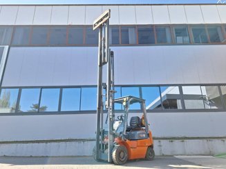 Carretilla contrapesada de 4 ruedas Heli CPYD15