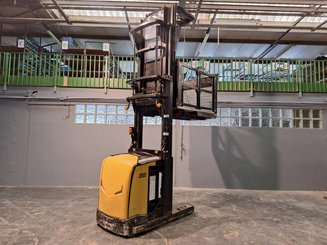 Preparadoras de pedidos con cabina de mando elevable Caterpillar NOH10N - 11