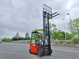 Carretilla contrapesada de 4 ruedas Heli CPD30