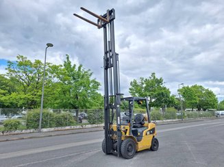 Carretilla contrapesada de 4 ruedas Caterpillar GP20NT