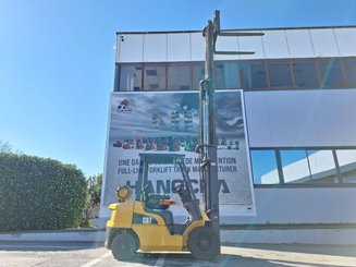 Carretilla contrapesada de 4 ruedas Caterpillar GP25NTD
