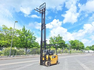 Carretilla contrapesada de 4 ruedas Caterpillar EP25K-PAC