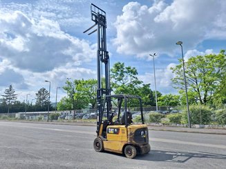 Carretilla contrapesada de 4 ruedas Caterpillar EP25K-PAC