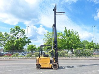 Carretilla contrapesada de 4 ruedas Caterpillar EP25K-PAC