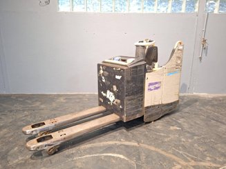 Transpaleta con plataforma Crown WT3040 2.00