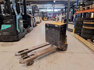 Transpaleta con conductor acompañante Caterpillar NPP20N2