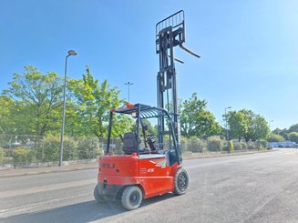 Carretilla contrapesada de 4 ruedas Heli CPD30 - 11