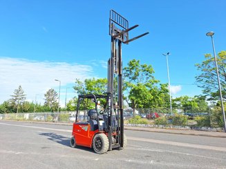 Carretilla contrapesada de 4 ruedas Heli CPD30 - 7