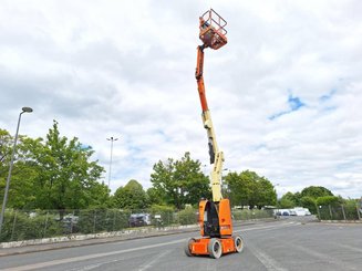 Plataforma articulada JLG E300AJP