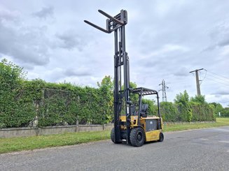 Carretilla contrapesada de 4 ruedas Caterpillar EP30K