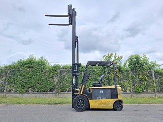 Carretilla contrapesada de 4 ruedas Caterpillar EP30K