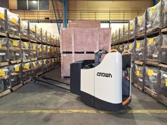 Transpaleta con plataforma Crown WT3040 - 6