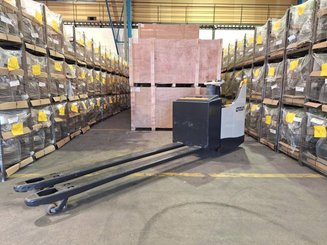 Transpaleta con plataforma Crown WT3040 - 10