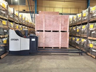 Transpaleta con plataforma Crown WT3040 - 2