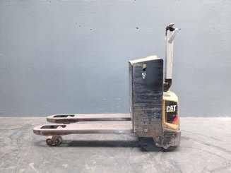 Transpaleta con conductor acompañante Caterpillar NPP20N2