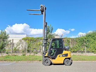 Carretilla contrapesada de 4 ruedas Caterpillar GP25NTD