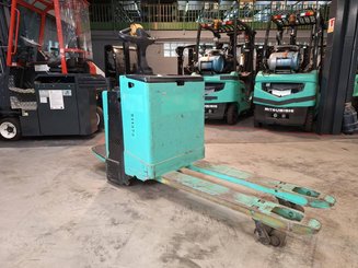 Transpaleta con conductor acompañante Yale MP20X - 6