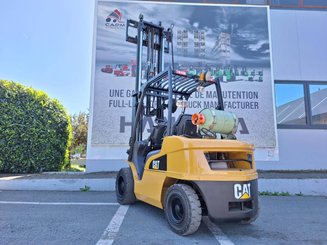 Carretilla contrapesada de 4 ruedas Caterpillar GP30N