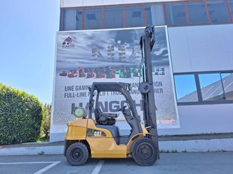Carretilla contrapesada de 4 ruedas Caterpillar GP30N