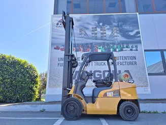 Carretilla contrapesada de 4 ruedas Caterpillar GP30N