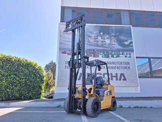 Carretilla contrapesada de 4 ruedas Caterpillar GP30N