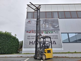 Carretilla contrapesada de 3 ruedas Yale ERP16ATF