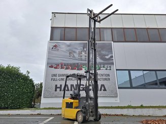 Carretilla contrapesada de 3 ruedas Yale ERP16ATF