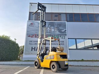 Carretilla contrapesada de 4 ruedas Caterpillar GP30NT