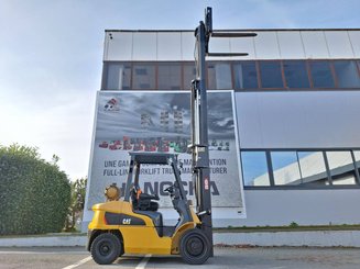 Carretilla contrapesada de 4 ruedas Caterpillar GP30NT
