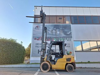 Carretilla contrapesada de 4 ruedas Caterpillar GP35NT