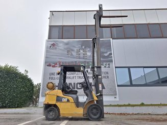 Carretilla contrapesada de 4 ruedas Caterpillar GP25N