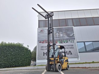 Carretilla contrapesada de 4 ruedas Caterpillar GP25N