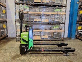 Transpaleta con conductor acompañante Hangcha CBD15-CI