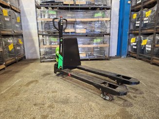 Transpaleta con conductor acompañante Hangcha CBD15-CI