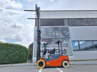 Carretilla contrapesada de 4 ruedas Toyota 8FBMT50