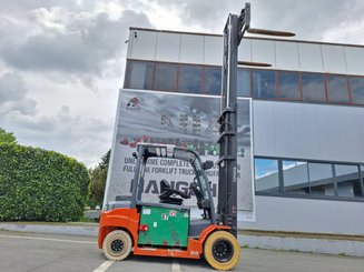 Carretilla contrapesada de 4 ruedas Toyota 8FBMT50