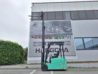 Carretilla contrapesada de 3 ruedas Yale ERP16VT