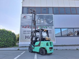 Carretilla contrapesada de 4 ruedas Yale GLP30VX